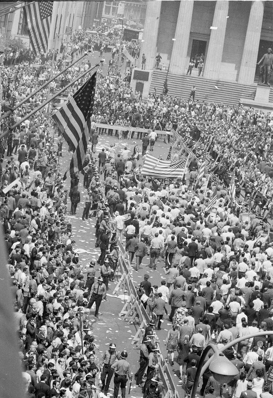 American Flag-bearing Construction Workers, Angered By Mayor John ...